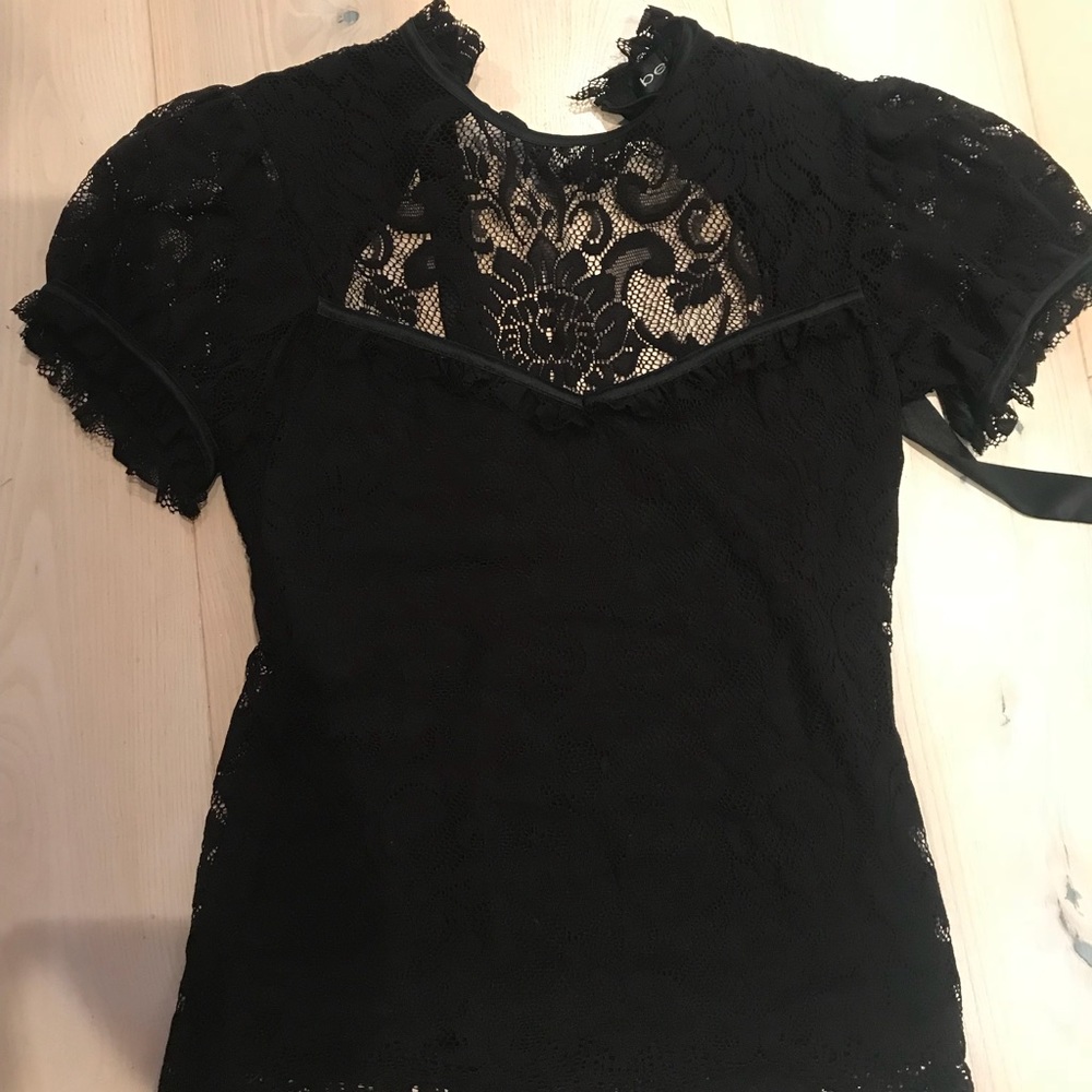 Bebe Lace Top with keyhole detail in back